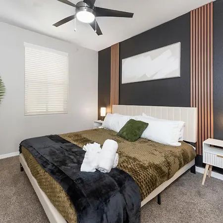 Comfy 2Br-Spring Training! W Pool, Gym & Parking Apartment
